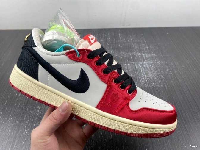 Boostmaster lin FN0432-017 OG Jordan x Air 1 Low Home Room Trophy 0821
